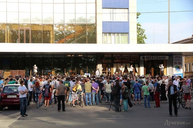 В Одесі противники Труханова протестували проти фальсифікацій виборів мера, - відео