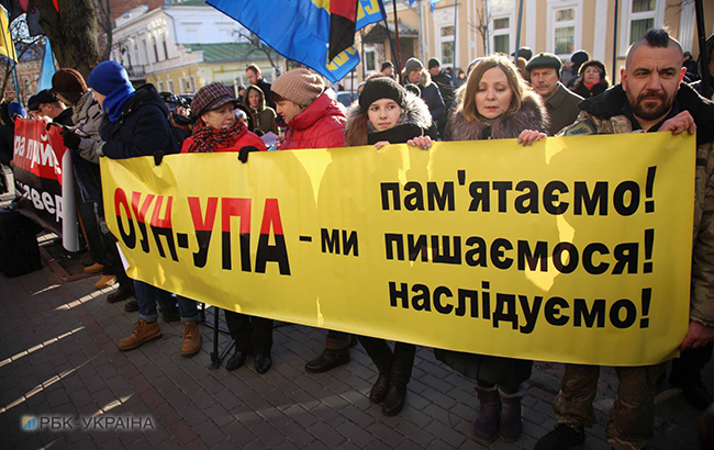 У Києві проходить пікет біля посольства Польщі проти 