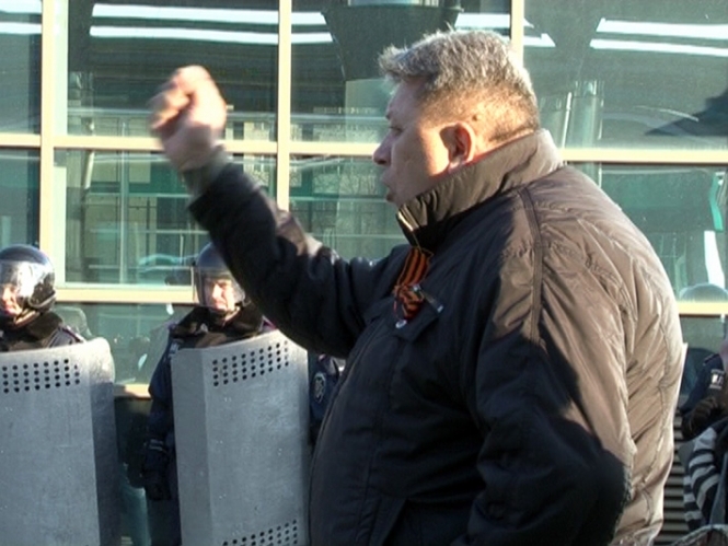 На мітингу у Донецьку сепаратисти перекривали залізницю і шукали бандерівців