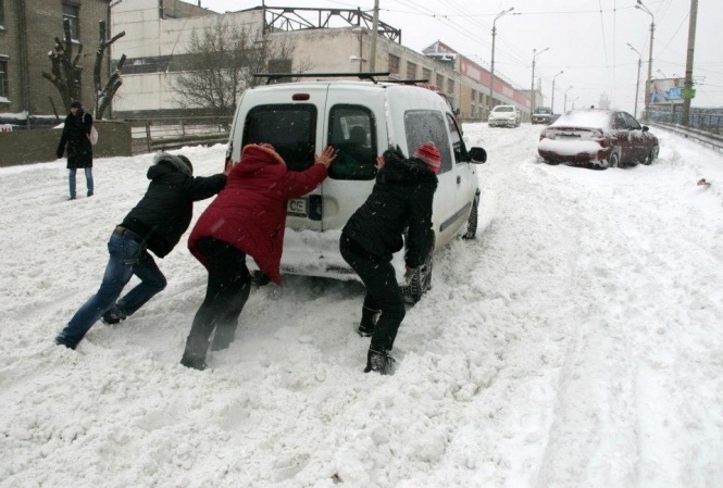 За минулу добу зі столиці вивезли майже дві тисячі тонн снігу