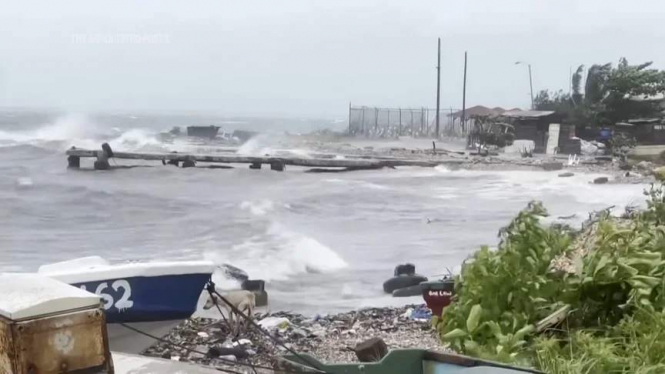 На Ямайку обрушився ураган 