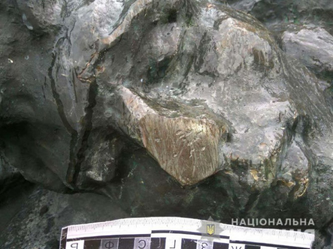 У Монумента Славы в Ровно отпилили пальцы и нос