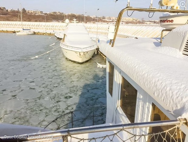 В Болгарии впервые за более чем 60 лет замерзло Черное море, - ВИДЕО