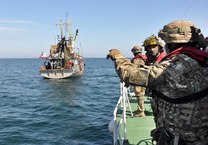 У Чорному морі під Одесою прикордонники затримали три рибальські шхуни з Туреччини, - ФОТО