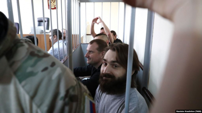 Второй группе содержащихся в России украинских моряков продлили арест