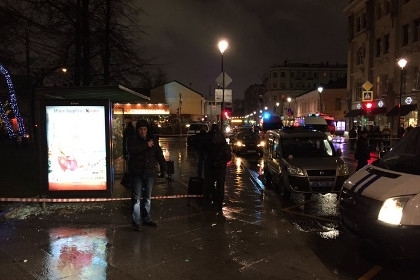 На остановке общественного транспорта в Москве прогремел взрыв: есть раненые