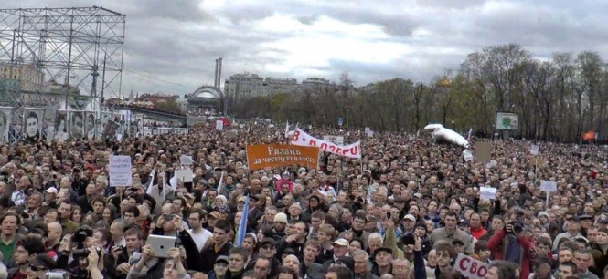 Акунін: в Москви два виходи – бунт або перебудова