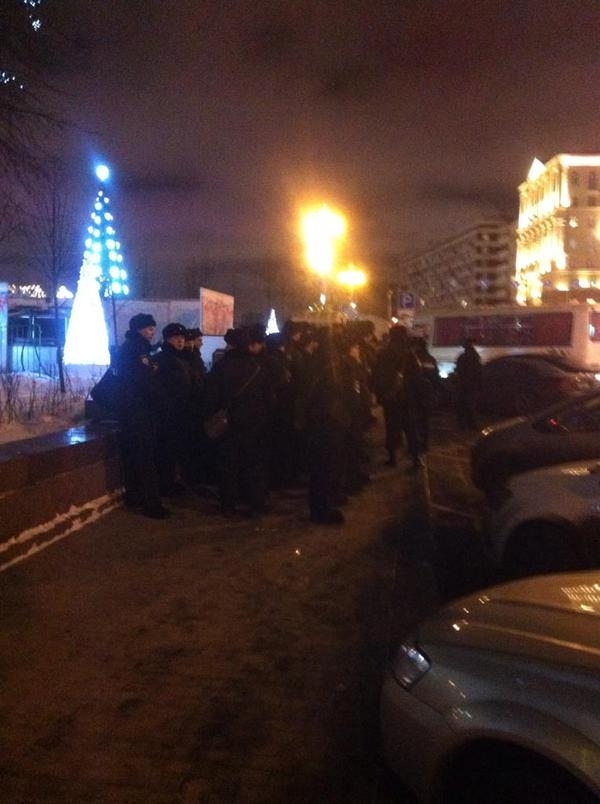 Анонсированную на завтра акцию в поддержку Навального уже ждут полицейские с автозаками, - фото