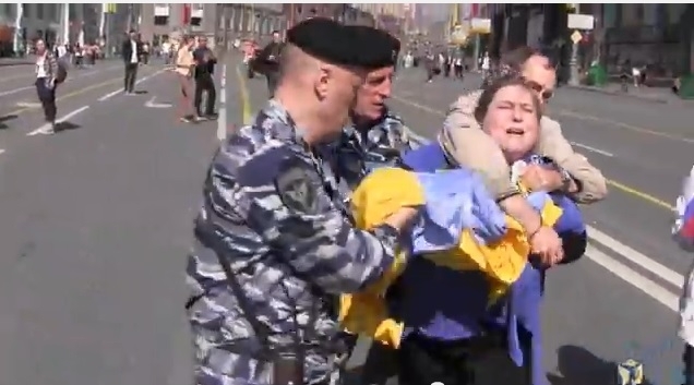 В Москве омоновцы задержали 8 участников антивоенной акции