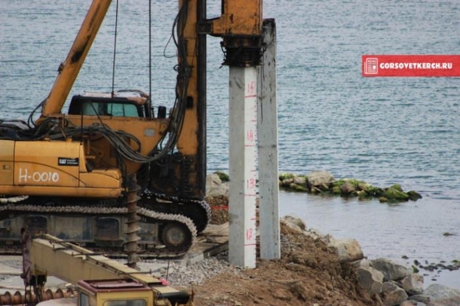 Сваи для строительства моста через Керченский пролив бесследно исчезают