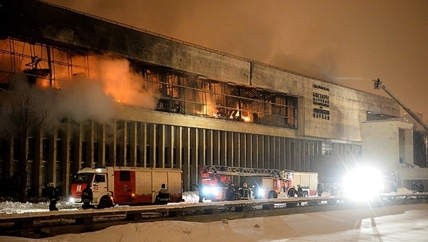 У Москві вже 13 годин не можуть загасити пожежу в бібліотеці, - відео