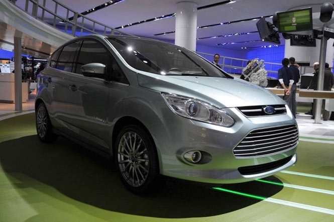 Ford випустив свій перший гібрид, який можна буде заряджати від розетки