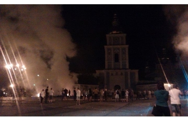 На Михайловской площади в Киеве сгорели две палатки