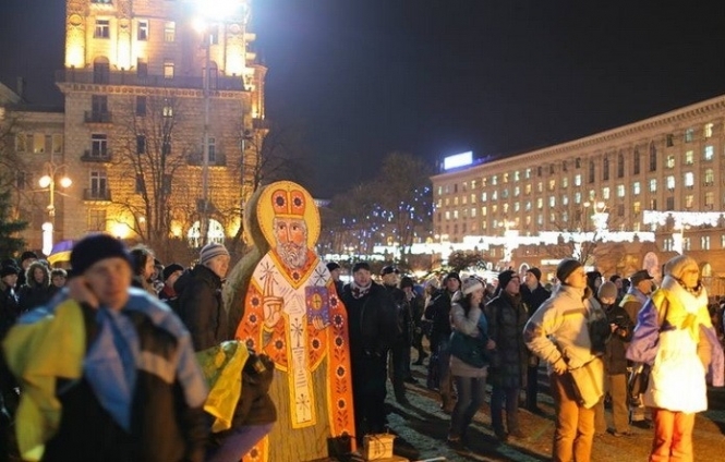 Канун Рождества Евромайдан начинает с богослужения