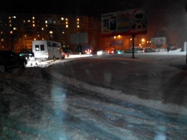 На трасах Миколаївщини утворилися корки через потужний снігопад