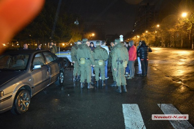 В центре Николаева в Пасхальный вечер произошла массовая драка: вмешалась Нацгвардия - ВИДЕО
