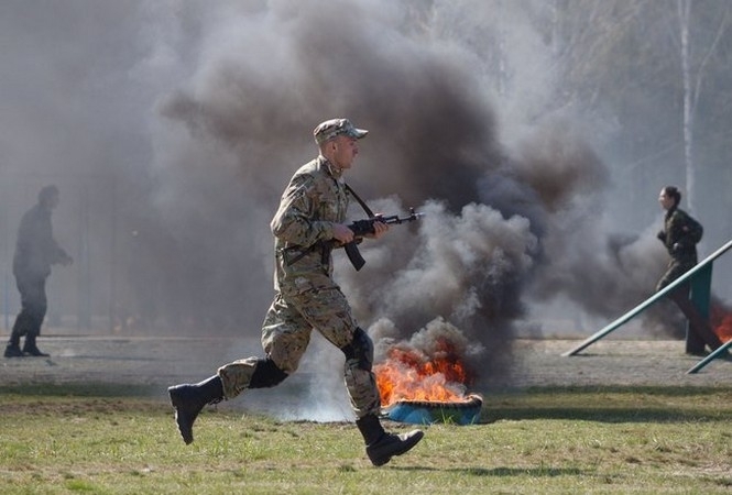 Військова прокуратура розслідує злочинну бездіяльність військових під час захоплення штабу Нацгвардії у Донецьку