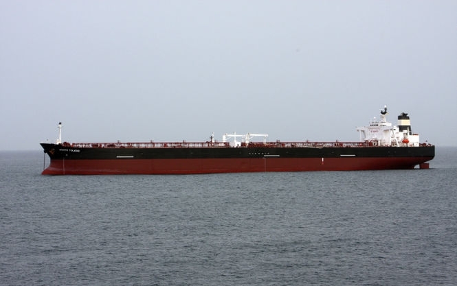 російська нафта застрягла на танкерах на шляху до Індії після санкцій США