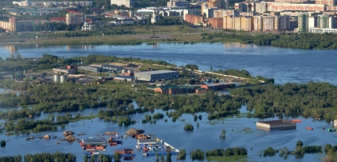 Російське місто Нафтоюганськ затопило нафтою, - фото