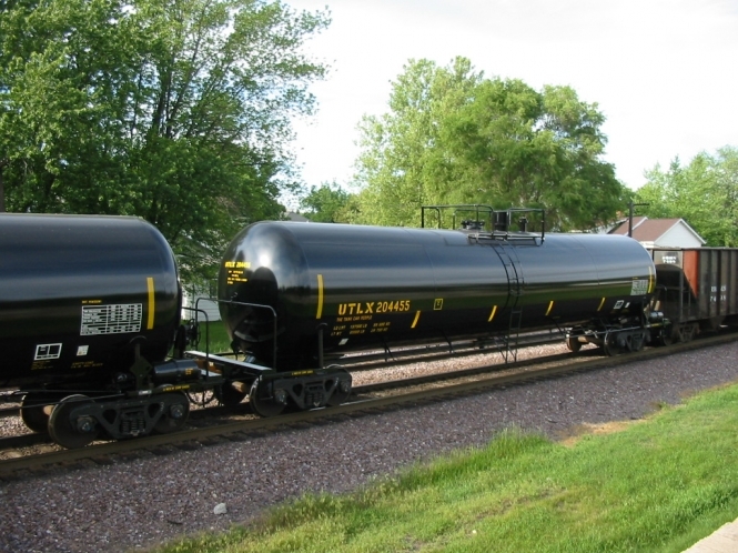 В американському штаті Вісконсін із рейок зійшов потяг з нафтою