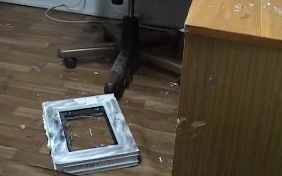 В Киеве злоумышленник с молотком напал на пункт обмена валют и заставил кассира отдать деньги, - видео
