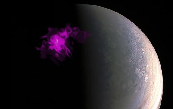 NASA показало полярные сияния на Юпитере - ВИДЕО