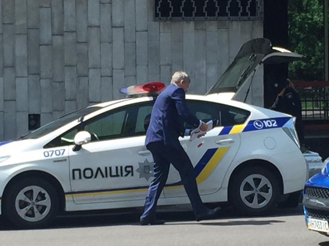 Полицейские оштрафовали министра Насалика за неправильную парковку