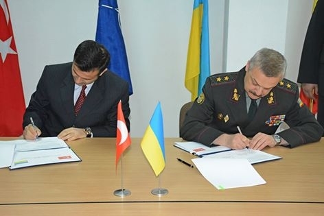 Украина и Турция подписали план военного сотрудничества до 2020 года