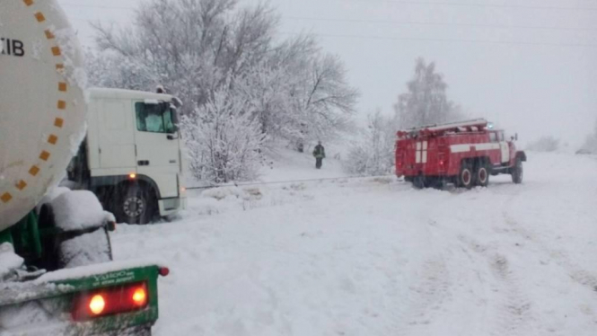 Полтавская область закрыта для транзитного транспорта, ограничения на других дорогах снято