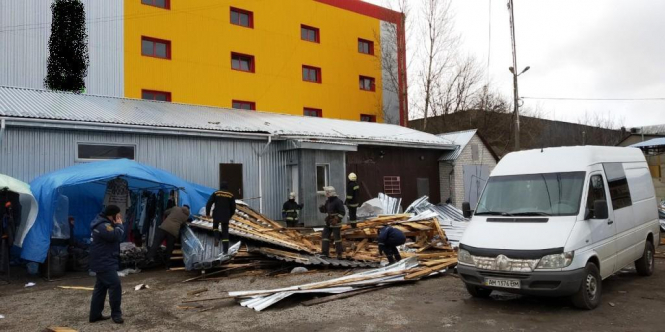 Зірвана вітром покрівля вбила жінку в Коростишеві