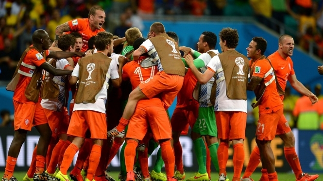 ЧМ-2014: Нидерланды вырвали путевку в полуфинал лишь в серии послематчевых пенальти - видео