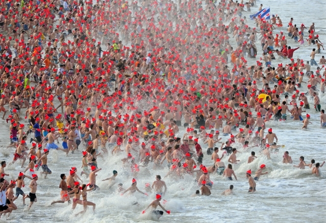 У Нідерландах 40 тис осіб відзначили Новий рік купанням в морі
