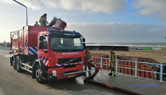 В Нидерландах с ночи ликвидируют последствия крупного пожара, - ВИДЕО, ФОТО