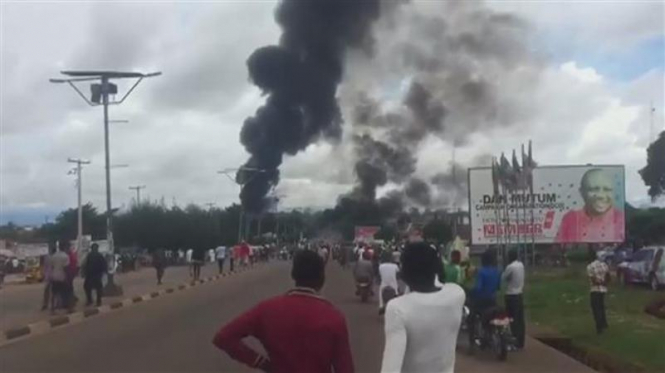 В Нигерии в результате взрыва газовоза 35 человек погибли и сотни пострадали
