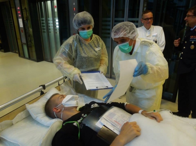 Немецкие клиники готовы принять больше раненых украинских бойцов, если Украина официально попросит об этом, - волонтер