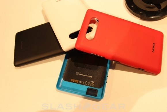 Nokia пропонує власникам Lumia 820 самим друкувати корпуси до телефону