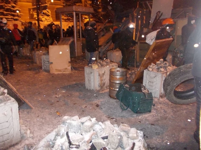 Баррикады Майдана расширились и окрепли