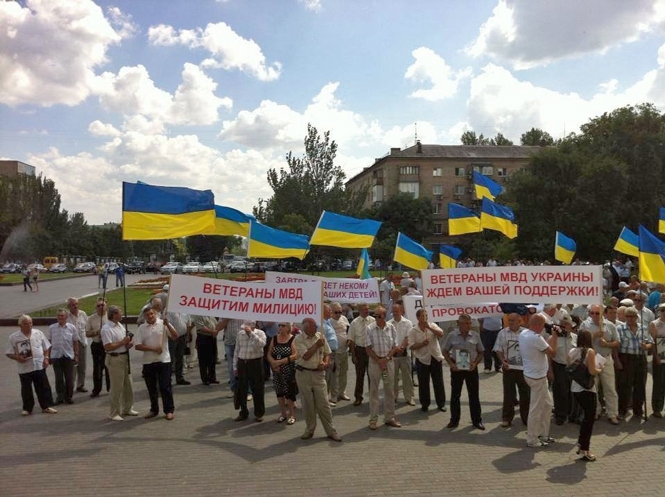 У Донецьку мітингували на підтримку міліціонерів (фото)