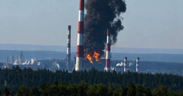 ЗСУ вдарили по одному з найбільших НПЗ росії у Кстові