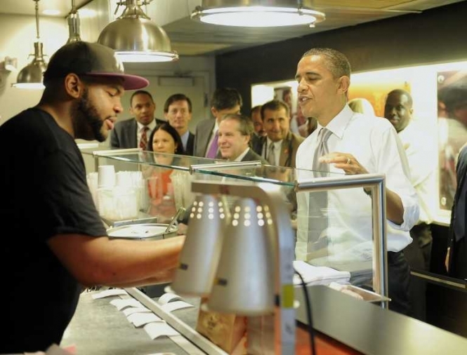 Обама обідав тостами і супом в забігайлівці біля Нью-Йорка (фото)