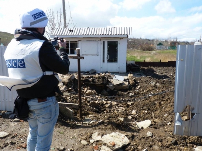70 агресивних жителів окупованої Горлівки накинулися на місію ОБСЄ 