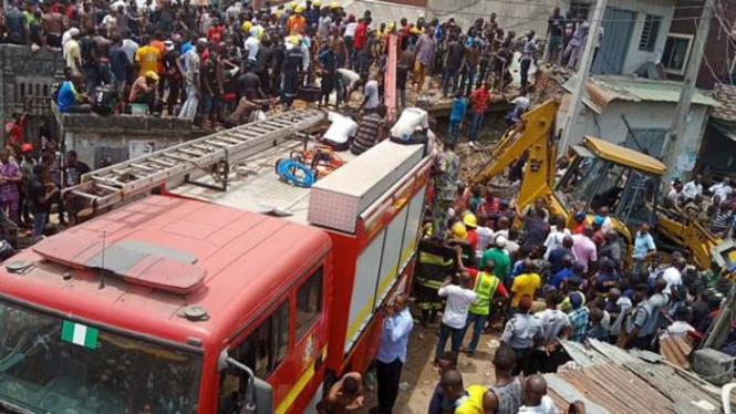 Число погибших при обрушении здания школы в Нигерии достигло 20 человек