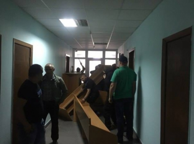 В Одесі 50 осіб забарикадувалися в суді після звільнення з-під варти Мефьодова, - ОНОВЛЕНО
