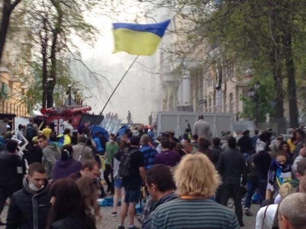 Кровавые столкновения в Одессе: десятки раненых, есть погибшие - фото