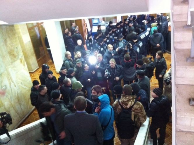 Проросійські активісти штурмували Одеську облраду, - пряма трансляція