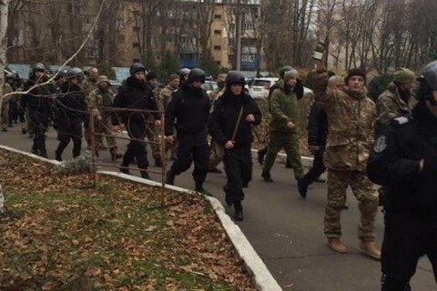 На Одеську митницю напали близько 20 людей у камуфляжі