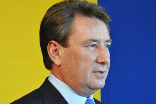 Один из кандидатов в президенты снялся с выборов в пользу Порошенко