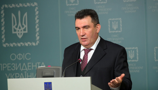 Секретарь СНБО видит необходимости перехода в Украине с кириллицы на латиницу. 
