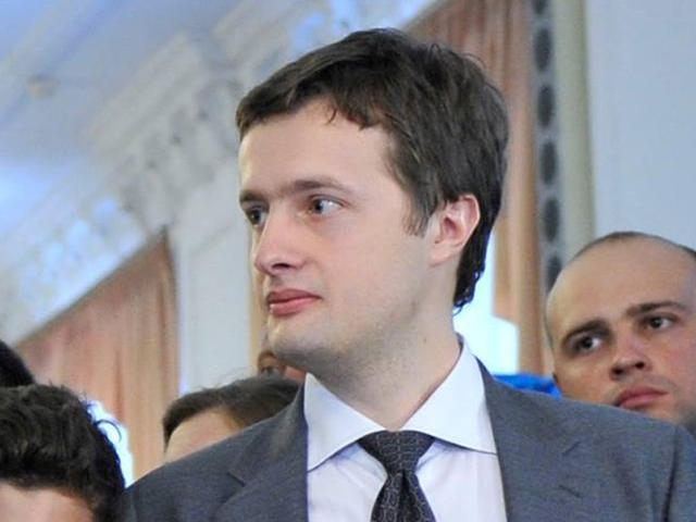 Сын Порошенко задекларировал 77 тыс. гривен доходов за 2015 год