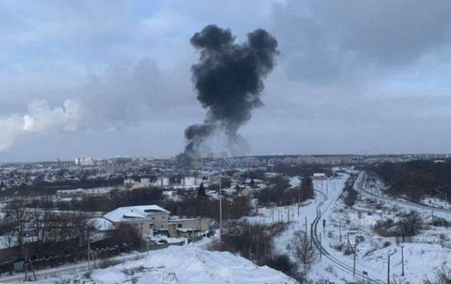 Безпілотники атакували нафтобазу та енергетичне підприємство в місті Орел